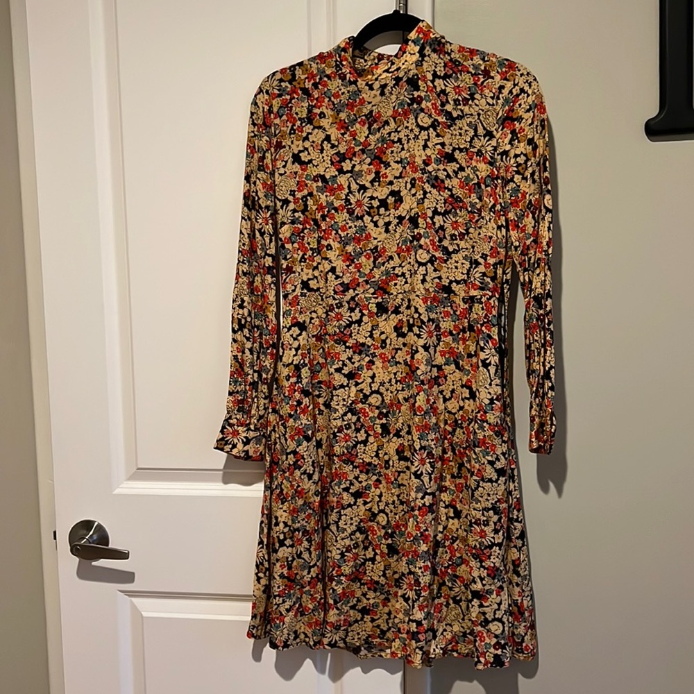 Multicolored knee length dress, size XS.